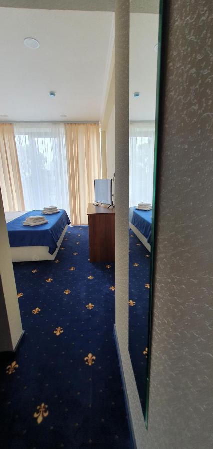 Hôtel Evropa à Gagra Extérieur photo