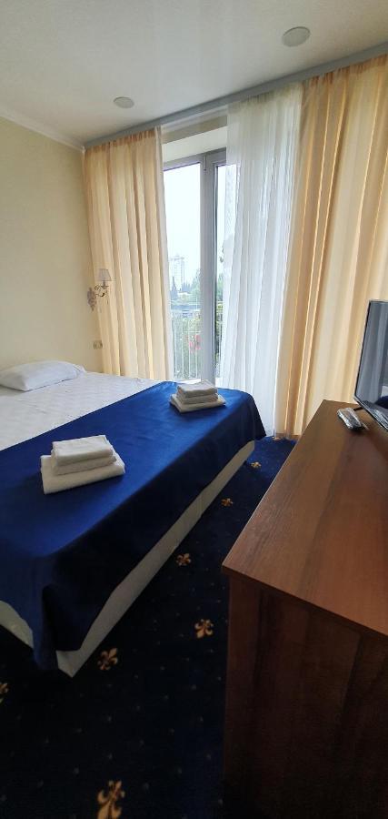 Hôtel Evropa à Gagra Extérieur photo