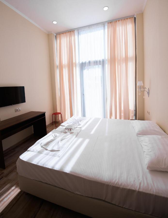 Hôtel Evropa à Gagra Extérieur photo
