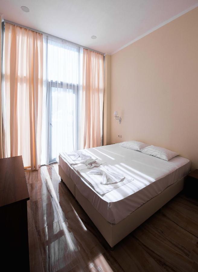 Hôtel Evropa à Gagra Extérieur photo