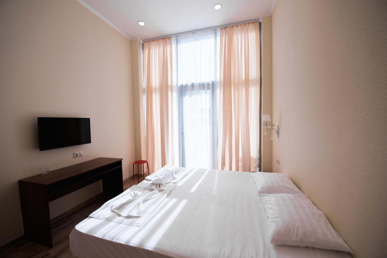 Hôtel Evropa à Gagra Extérieur photo